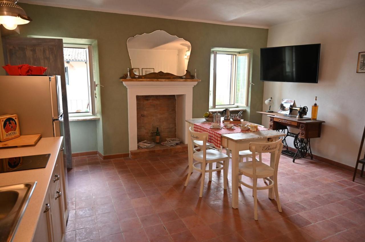 Madama Langa Country House con piscina nelle vigne Montelupo Albese Esterno foto