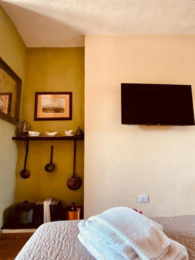 Madama Langa Country House con piscina nelle vigne Montelupo Albese Esterno foto