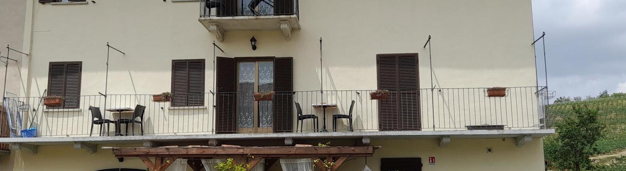 Madama Langa Country House con piscina nelle vigne Montelupo Albese Esterno foto