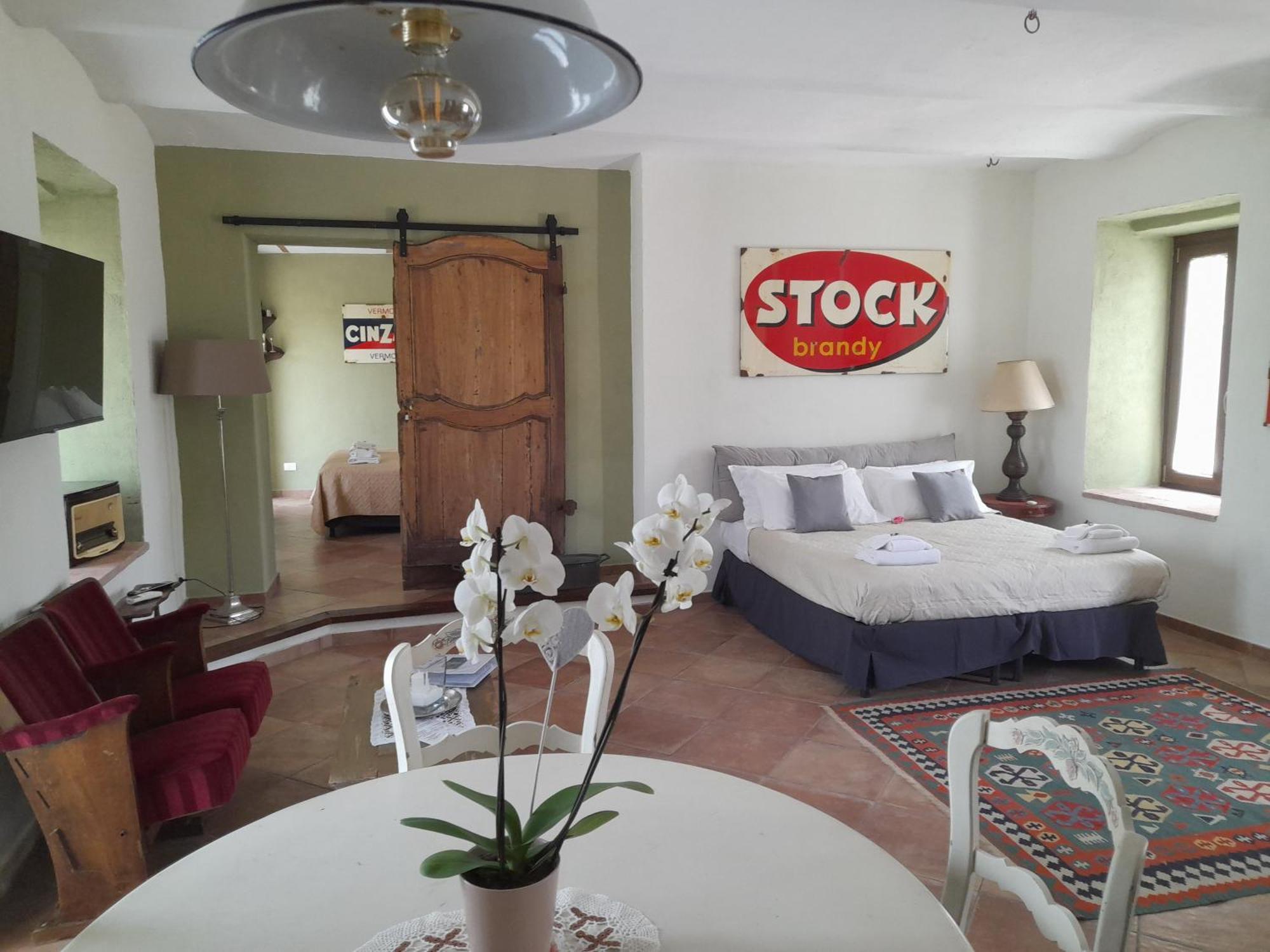 Madama Langa Country House con piscina nelle vigne Montelupo Albese Esterno foto