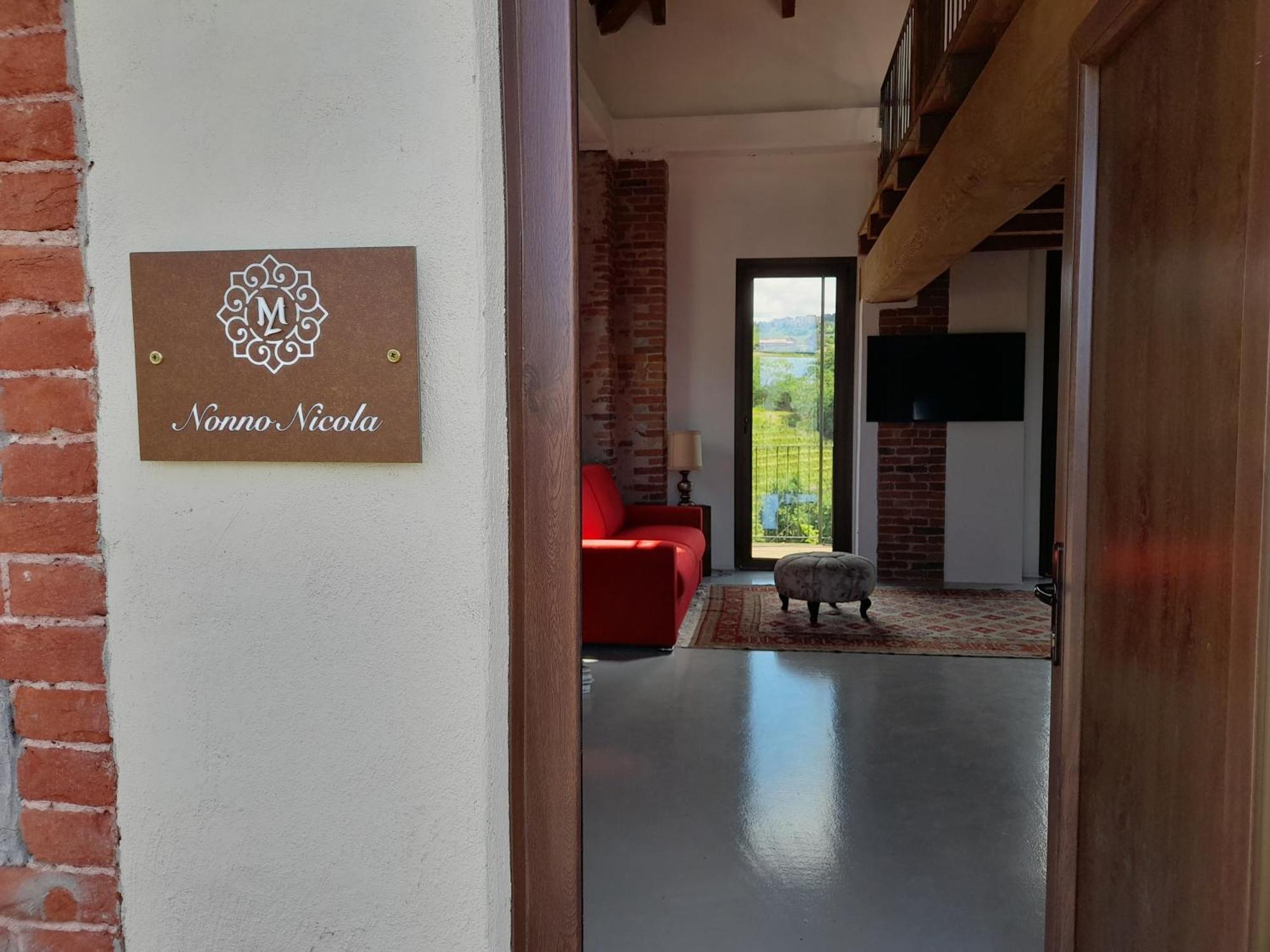 Madama Langa Country House con piscina nelle vigne Montelupo Albese Esterno foto
