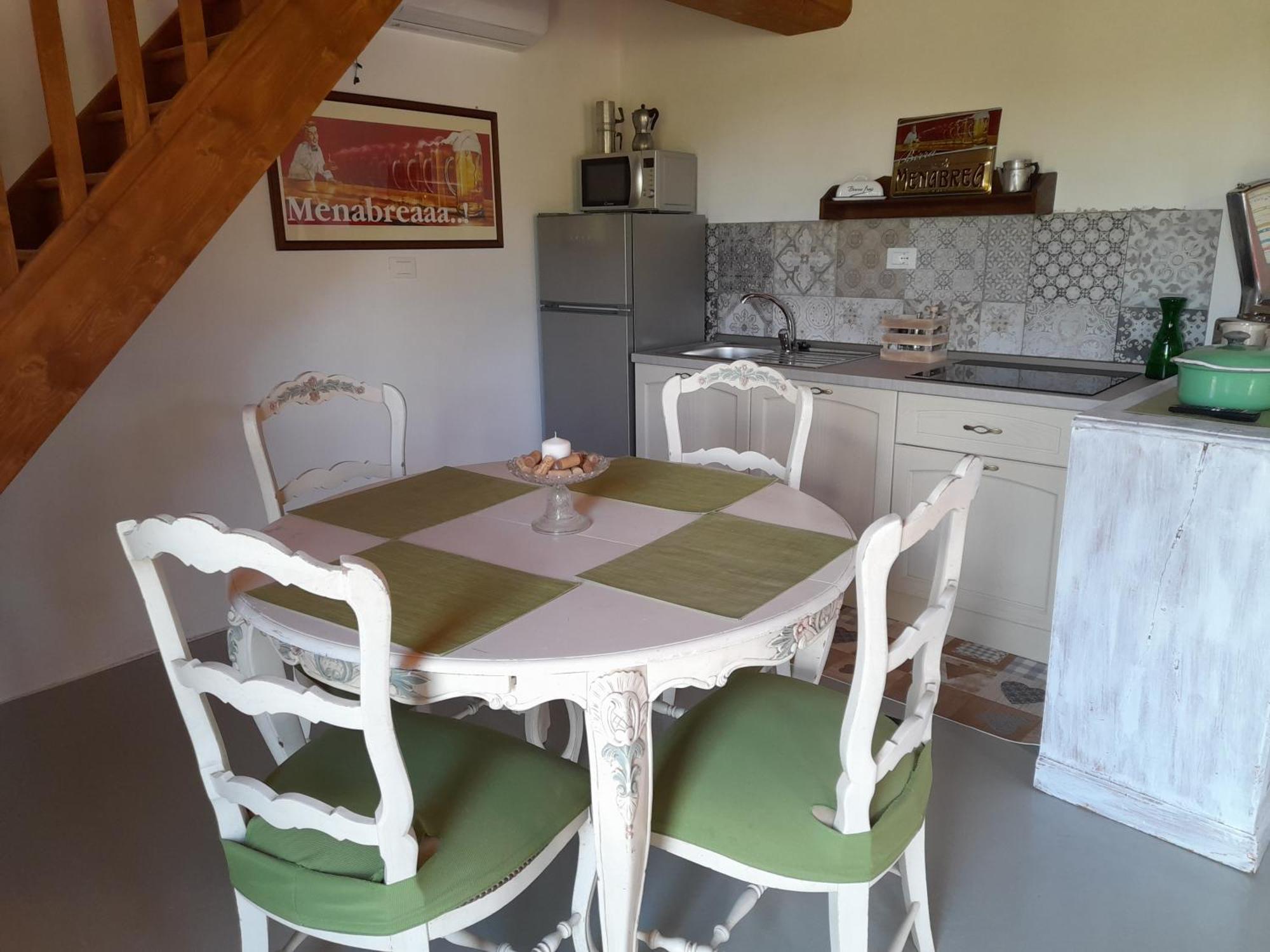 Madama Langa Country House con piscina nelle vigne Montelupo Albese Esterno foto